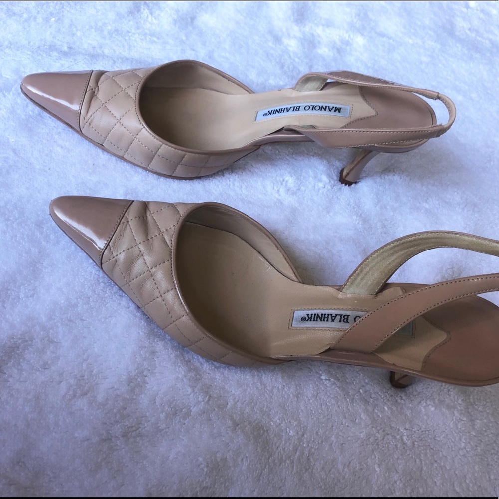 Manolo Blahnik Size 7.5 Kitten Heels